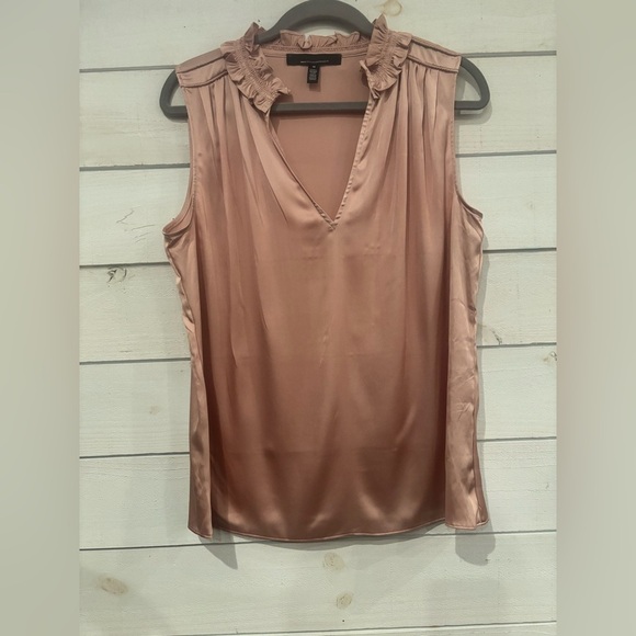 White House Black Market Shell
Blouse Rose Smoke Ruched Neck
Top Womens Size M - Picture 1 of 14